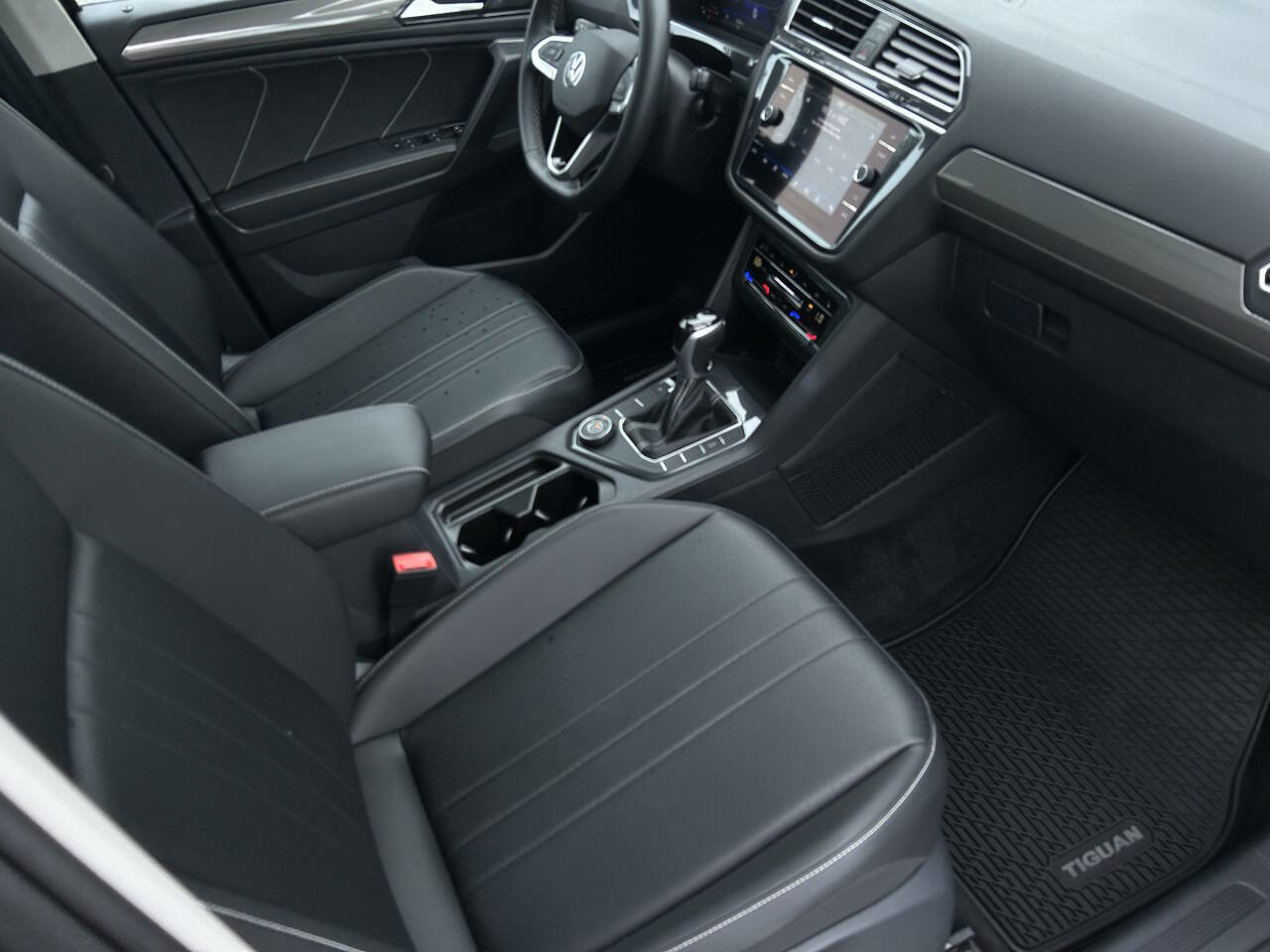 Used 2022 Volkswagen Tiguan SE image 25