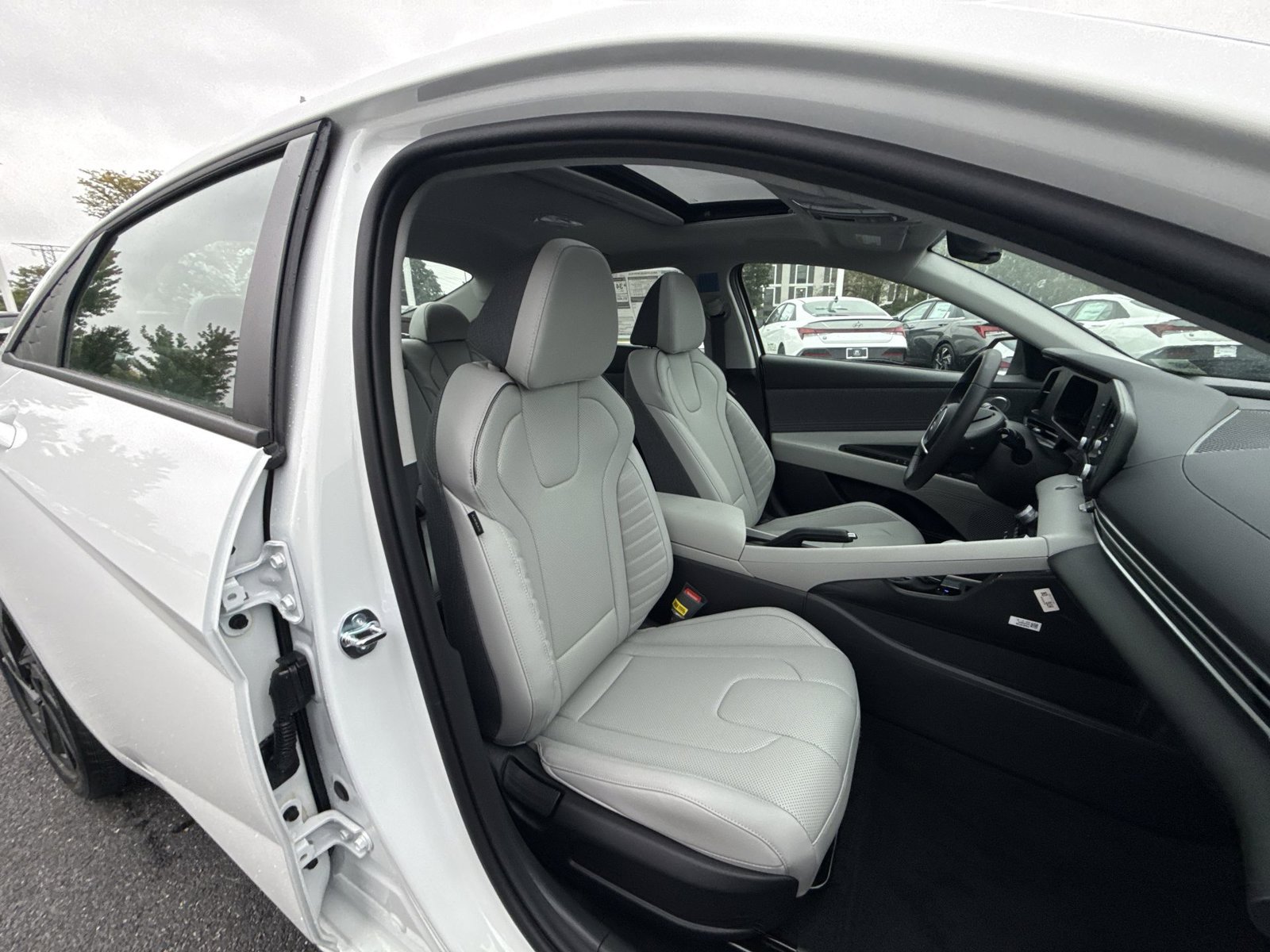 New 2026 Hyundai Elantra SEL Sport FWD image 25