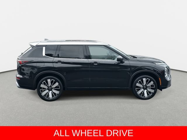 Used 2025 Mitsubishi Outlander AWD image 4