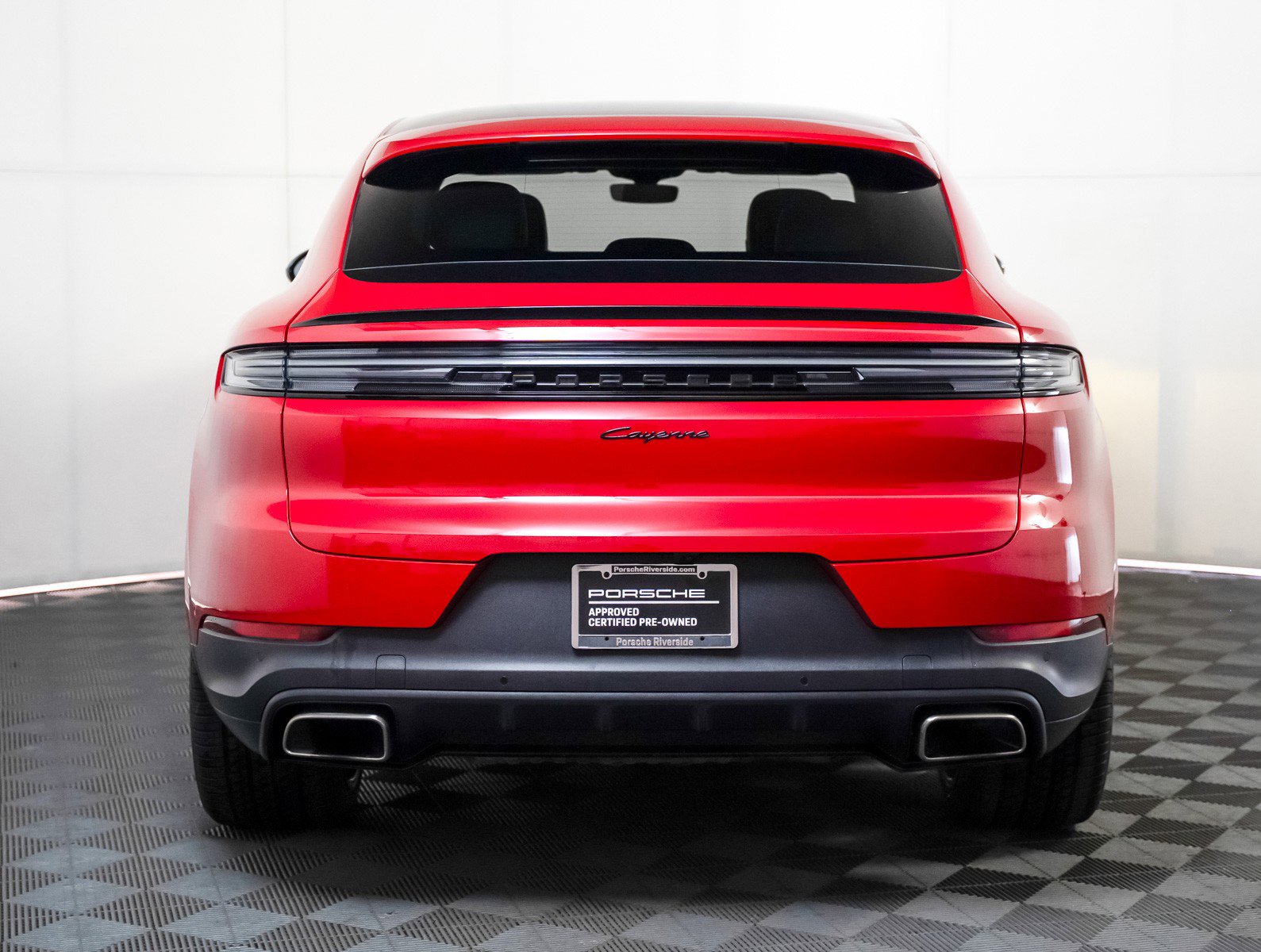 Certified 2025 Porsche Cayenne Coupe image 11