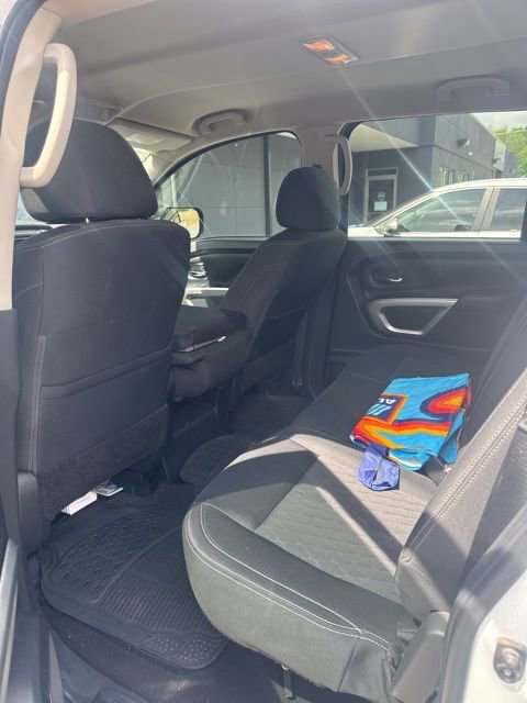 Used 2019 Nissan Titan SV image 6