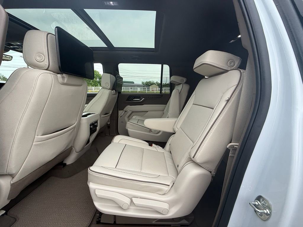 Used 2026 GMC Yukon XL Denali w/ Denali Reserve Package AWD/4WD image 18