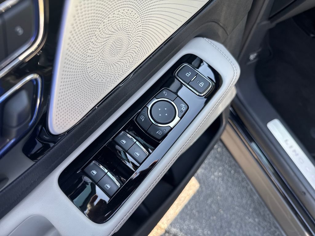 Used 2025 Lincoln Aviator Reserve w/ Equipment Group 201A AWD/4WD image 8