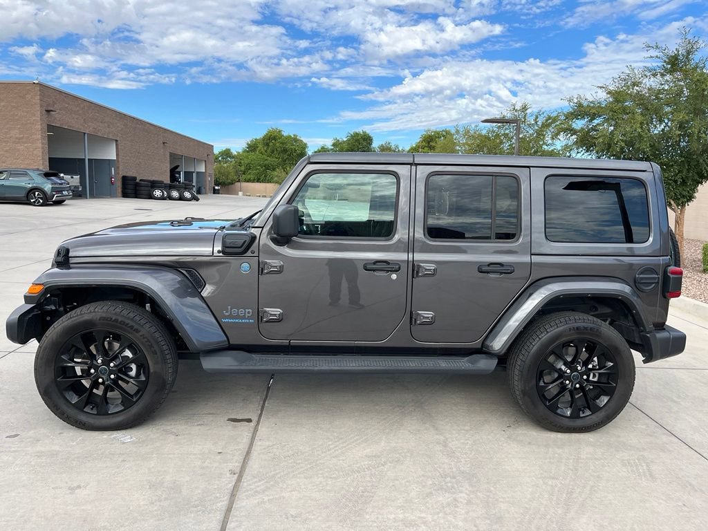 Used 2025 Jeep Wrangler Unlimited Sahara AWD/4WD image 11