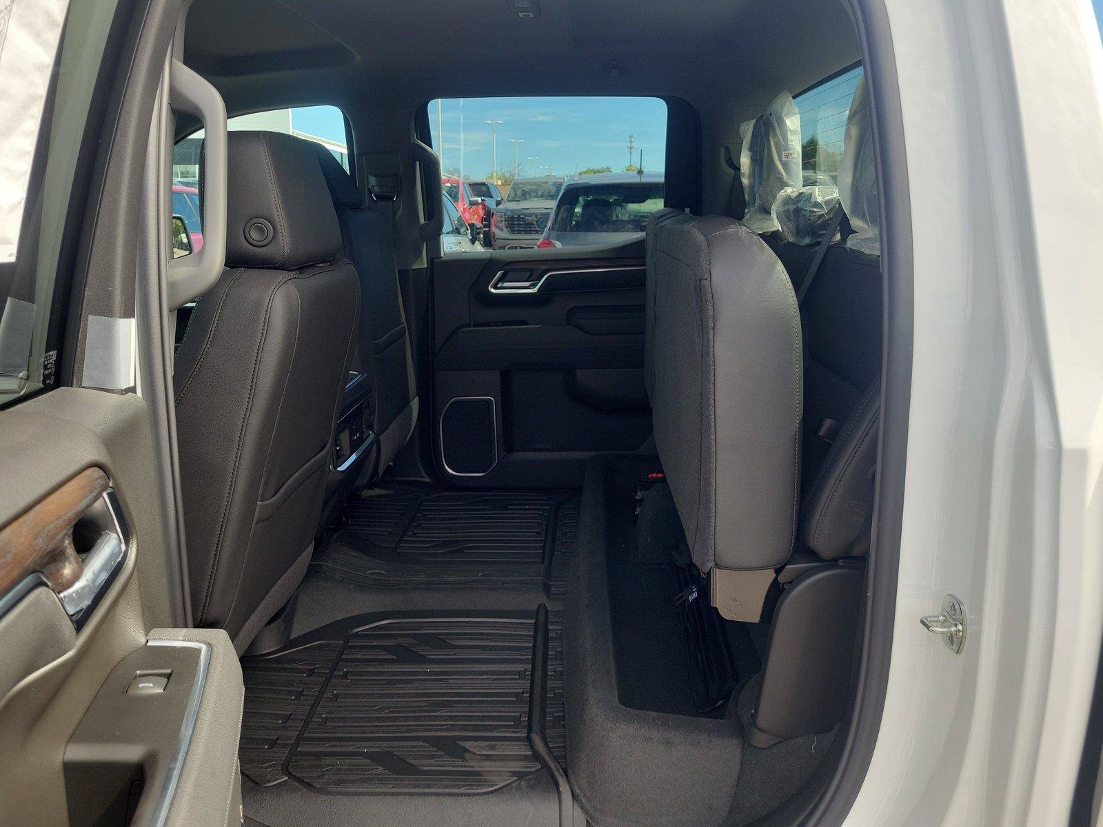 New 2026 GMC Sierra 1500 SLT w/ SLT Premium Package AWD/4WD image 11