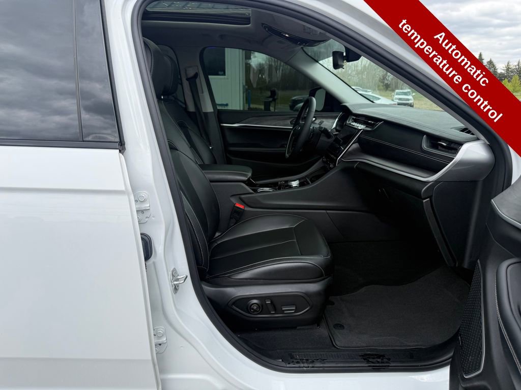 Used 2023 Jeep Grand Cherokee Limited w/ Black Appearance Package AWD/4WD image 46