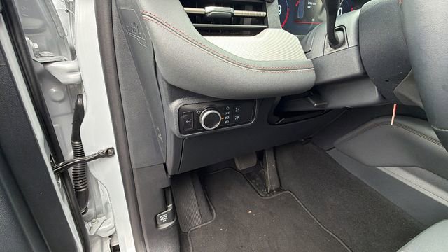 Used 2025 Ford Explorer Active image 31