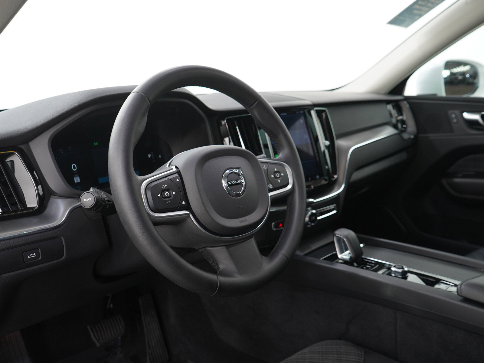 Used 2023 Volvo XC60 B5 Core AWD/4WD image 27