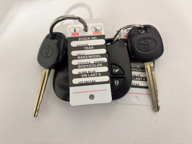 Used 2017 Toyota Sienna LE AWD/4WD image 31