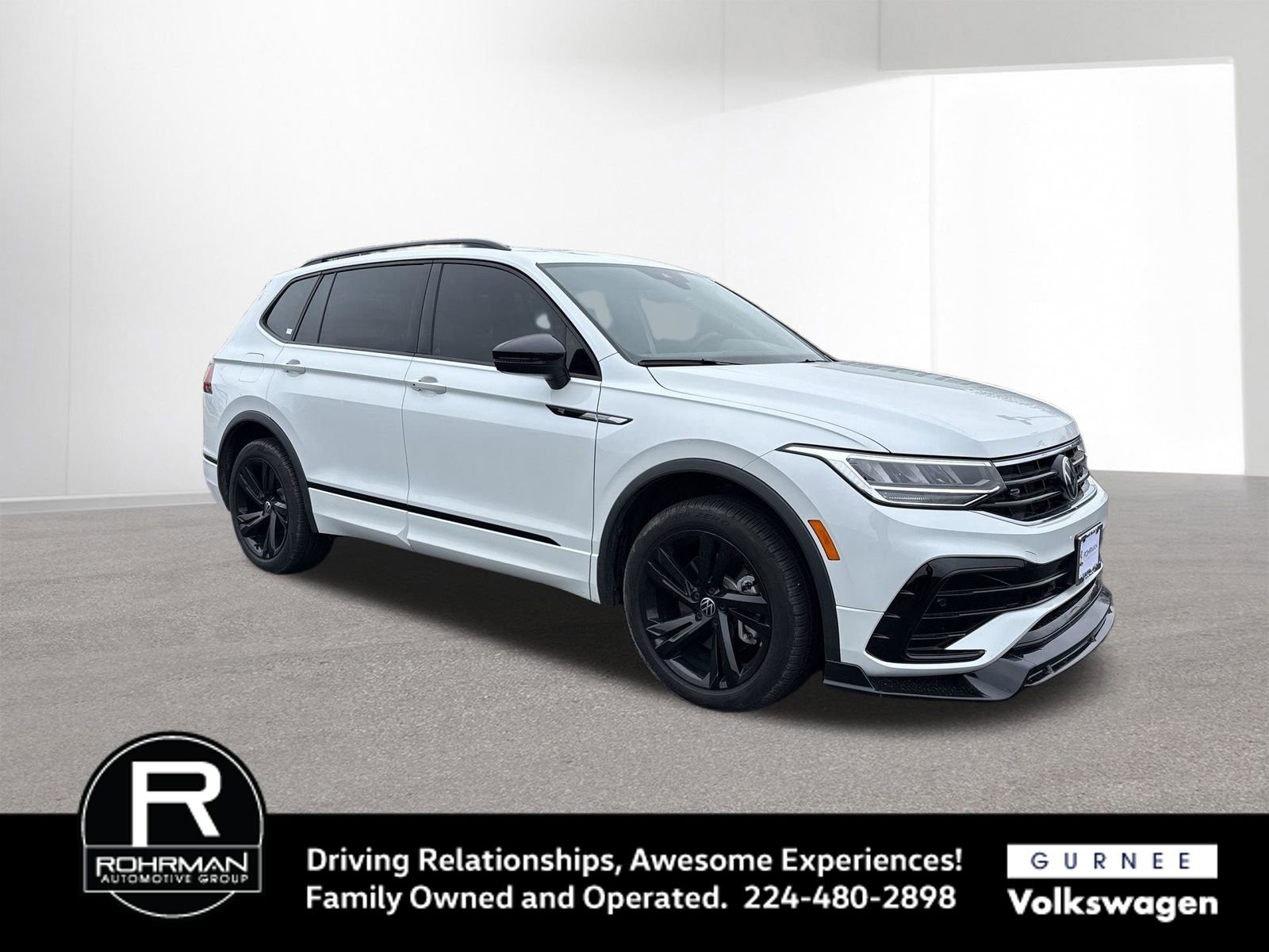 Used 2024 Volkswagen Tiguan SE R-Line image 1