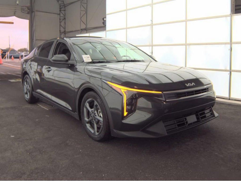 Used 2025 Kia K4 LXS image 4