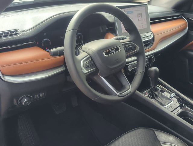 Used 2025 Jeep Compass Limited w/ Elite Group AWD/4WD image 12