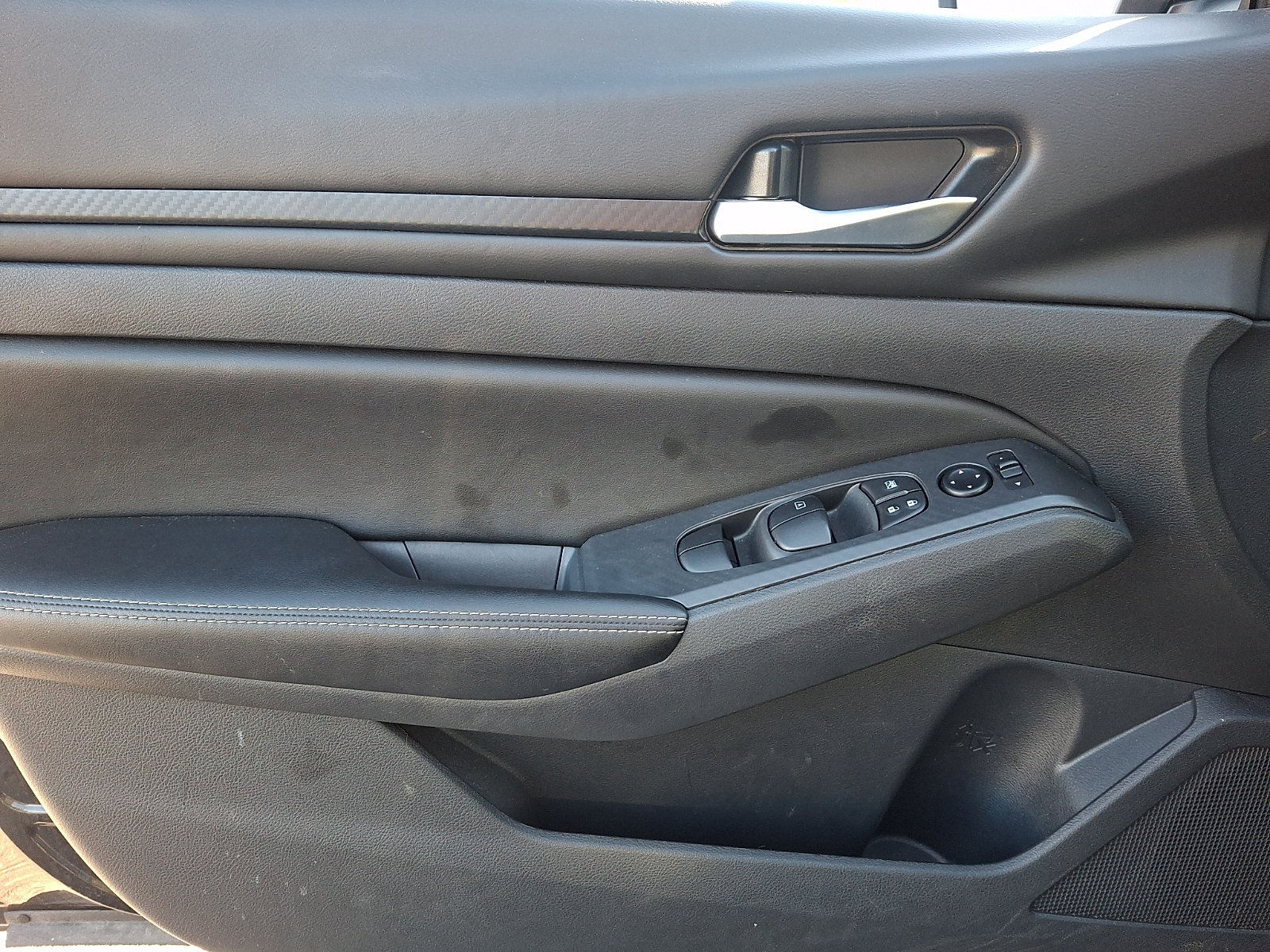 Used 2025 Nissan Altima 2.5 SV FWD image 12