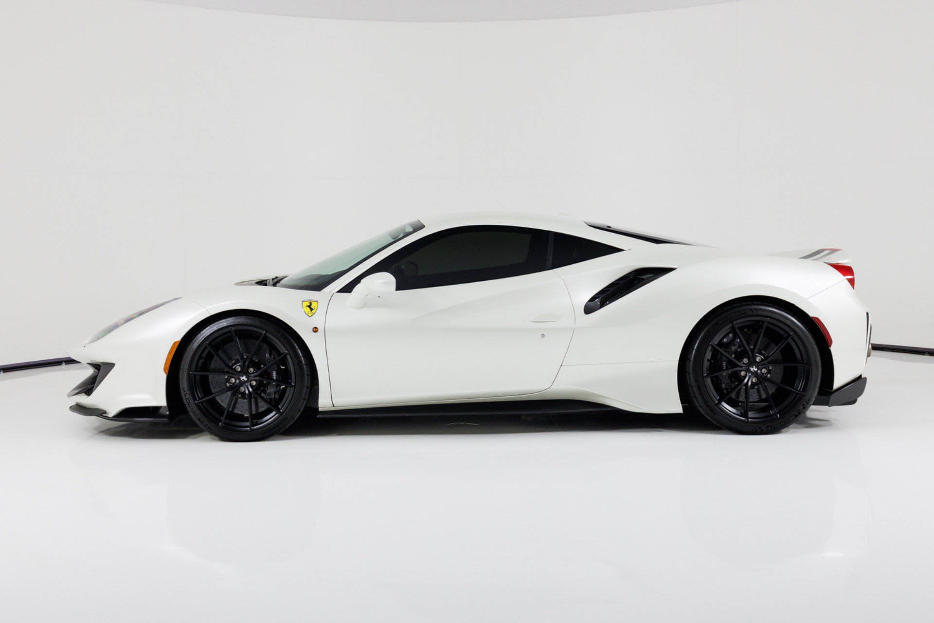 Used 2020 Ferrari 488 Pista Coupe RWD image 6
