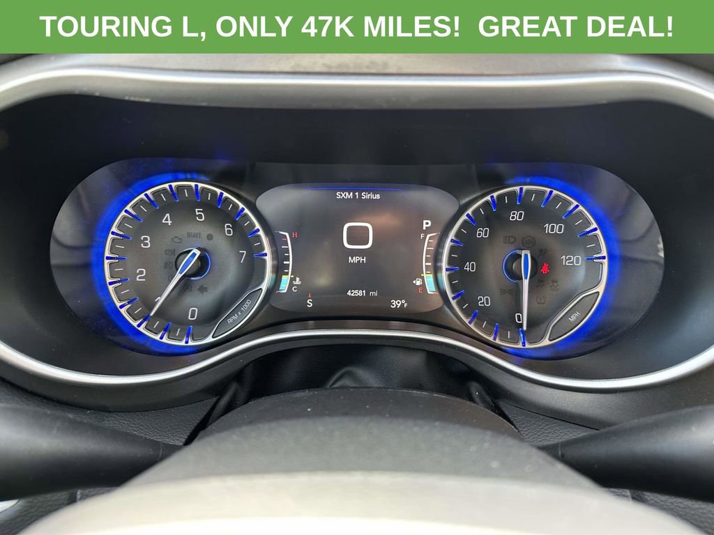 Used 2024 Chrysler Pacifica Touring-L FWD image 17