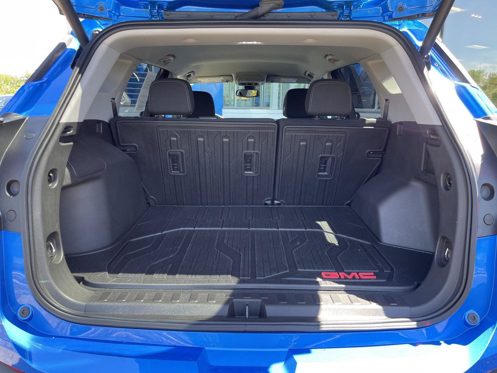 Used 2024 GMC Terrain SLE w/ Driver Convenience Package FWD image 37