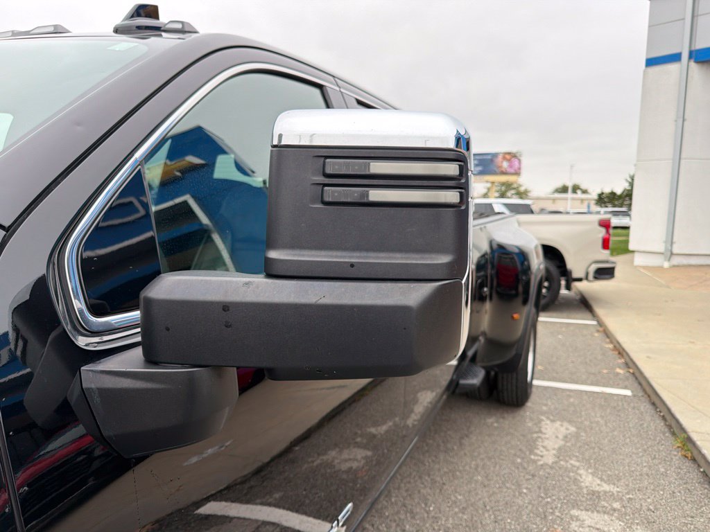 Used 2022 GMC Sierra 3500 Denali AWD/4WD image 10