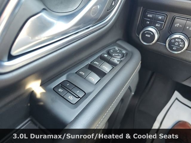 Used 2023 GMC Yukon XL SLT w/ SLT Premium Package image 16