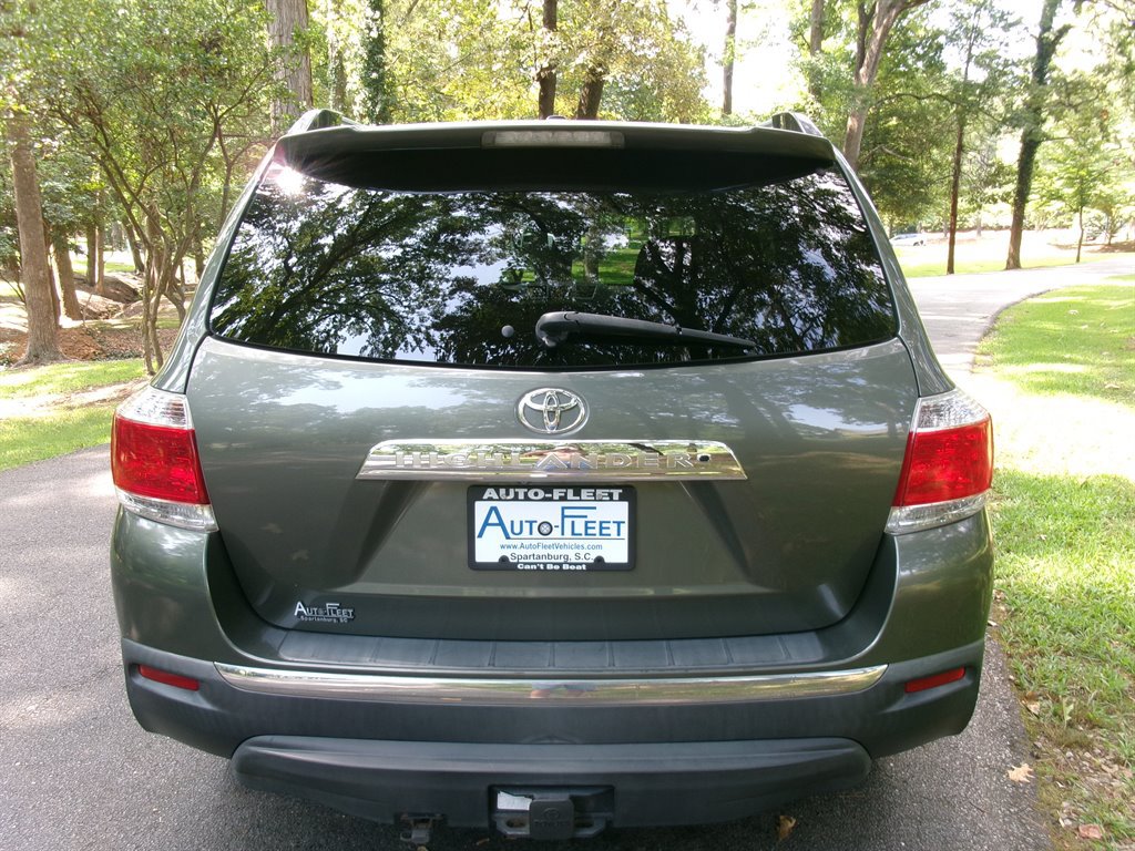Used 2012 Toyota Highlander Limited w/ Tow Pkg FWD image 6