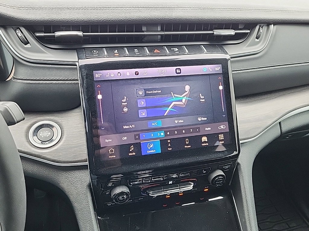 Used 2024 Jeep Grand Cherokee Limited w/ Black Appearance Package image 15