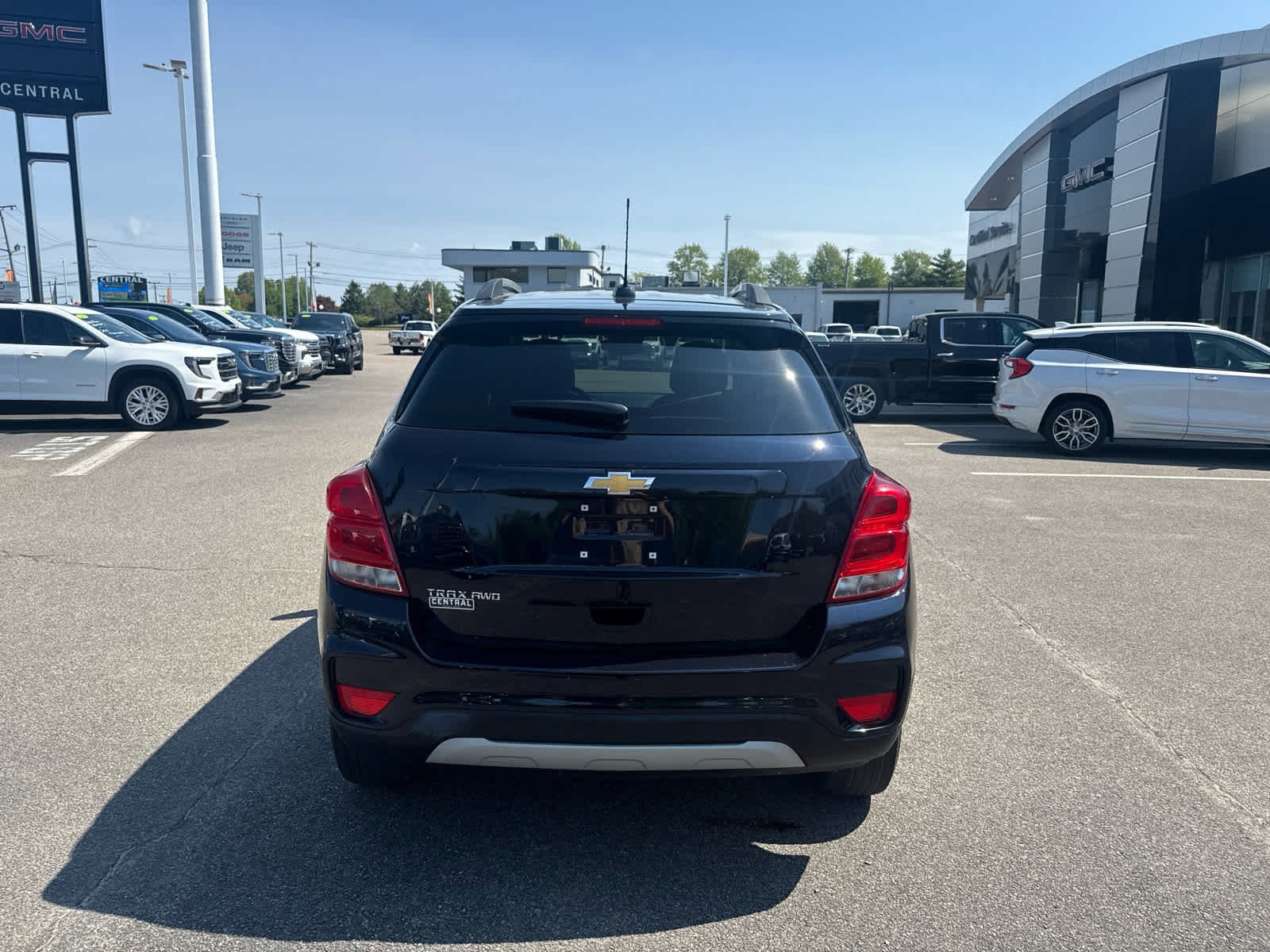Used 2022 Chevrolet Trax LT w/ LT Convenience Package AWD/4WD image 4