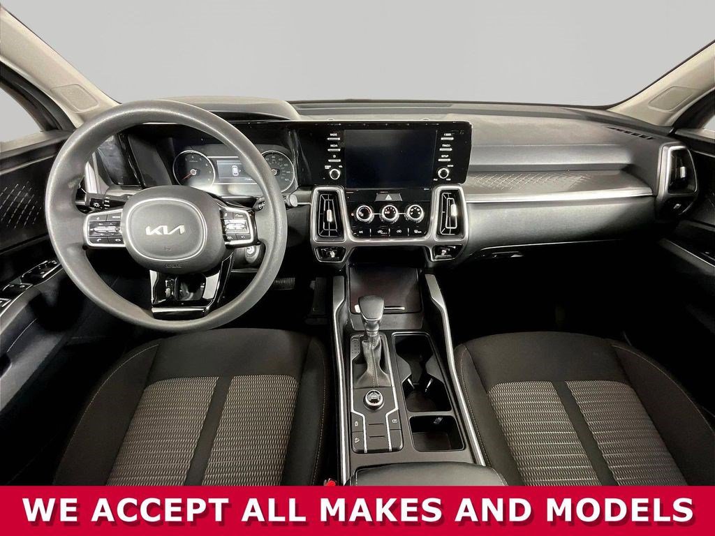 Used 2023 Kia Sorento LX FWD image 7