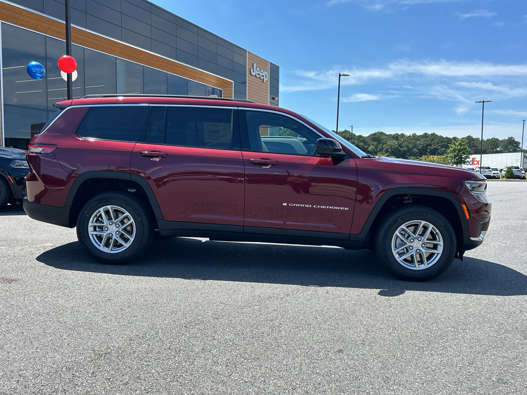 New 2025 Jeep Grand Cherokee L Laredo image 4
