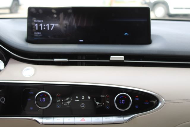 Used 2022 Genesis GV70 2.5T w/ Select Package image 16