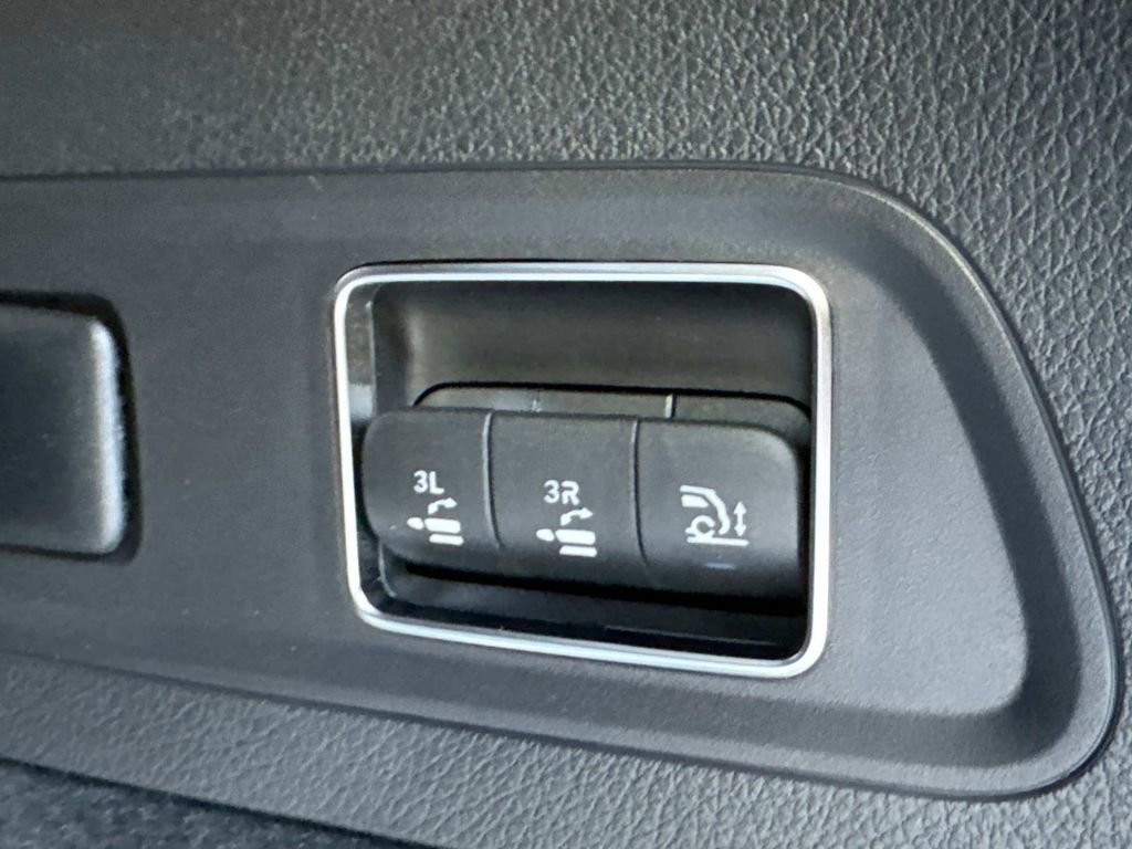 New 2026 Mercedes-Benz GLS 450 4MATIC image 7