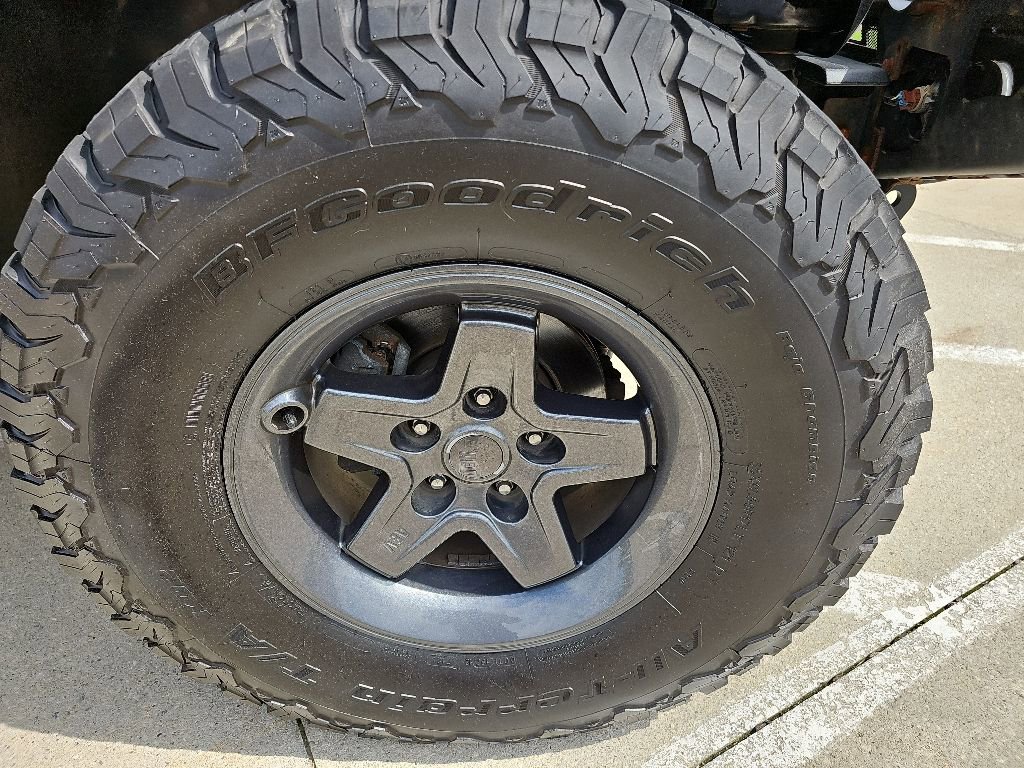 Certified 2018 Jeep Wrangler Unlimited Sport S AWD/4WD image 2