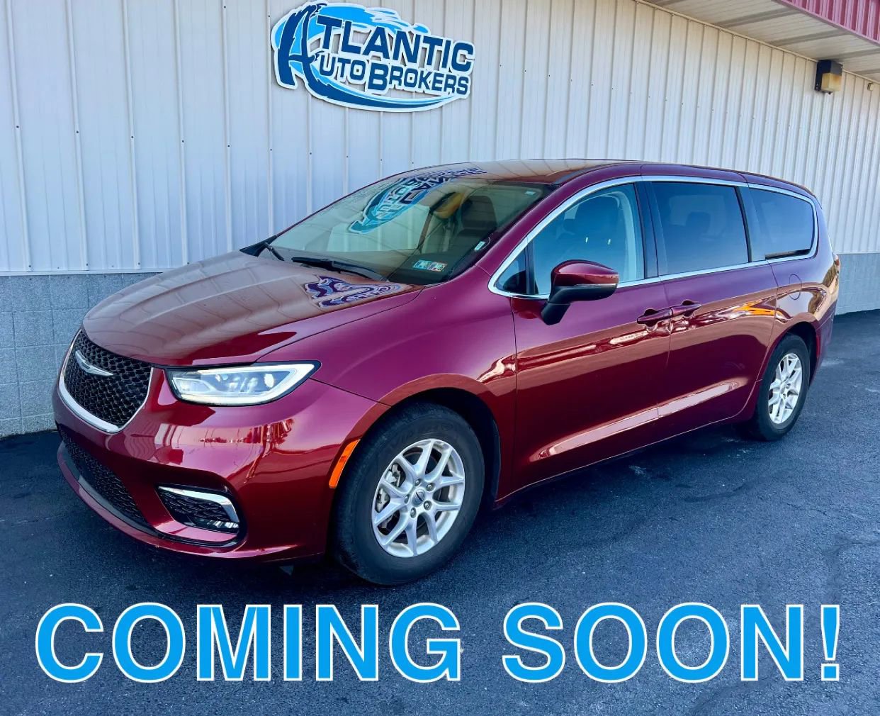Used 2023 Chrysler Pacifica Touring-L image 1