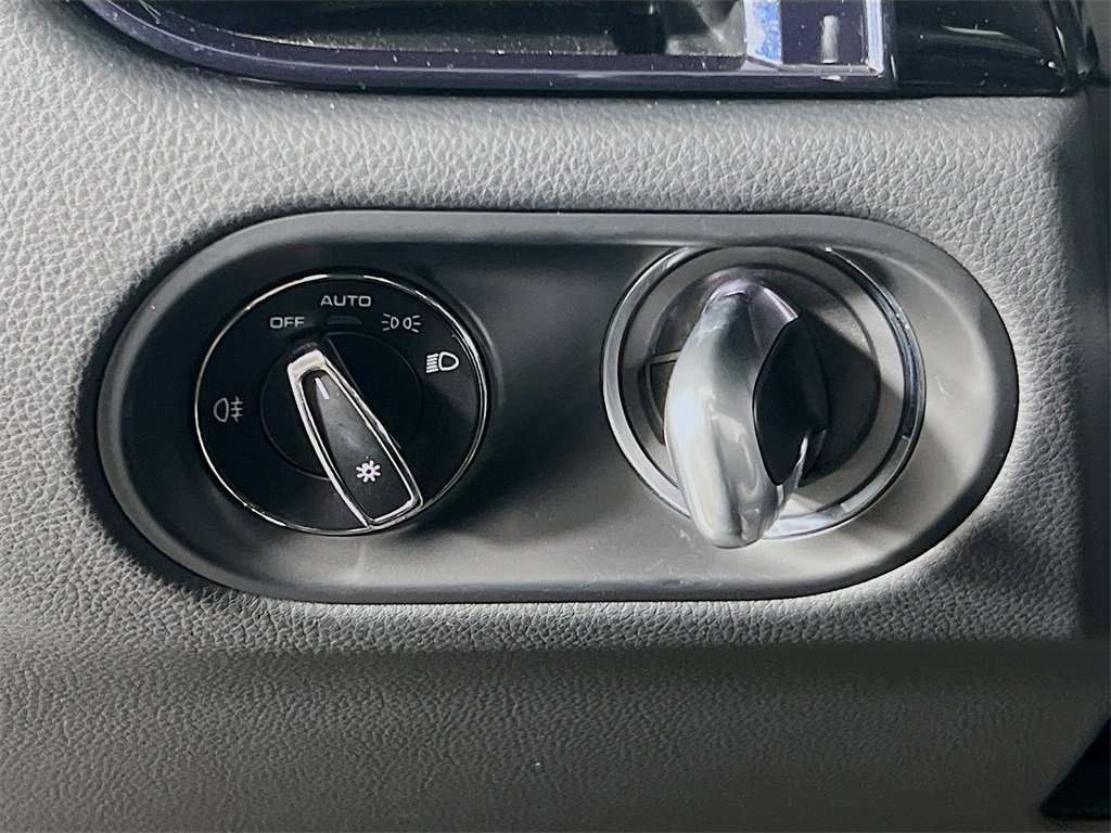 Certified 2023 Porsche Macan S image 11