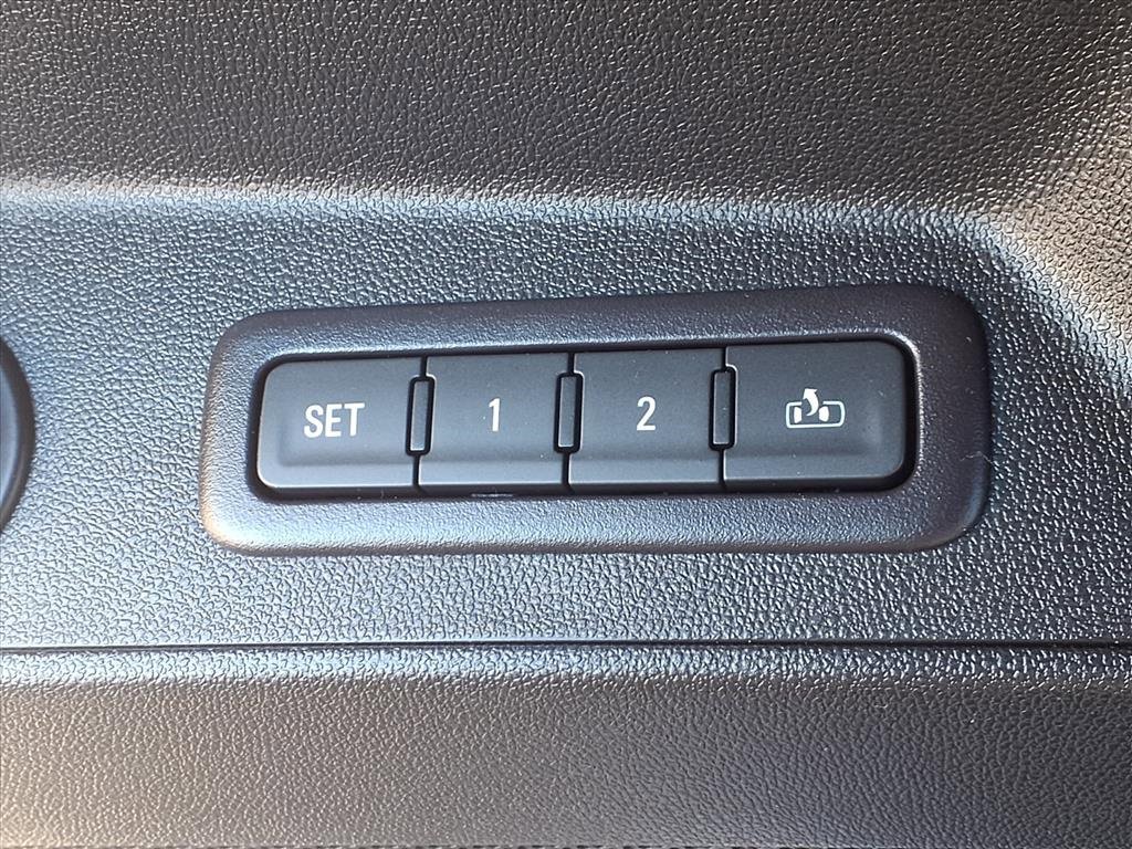 Used 2020 Chevrolet Equinox LT w/ Sport Edition image 11