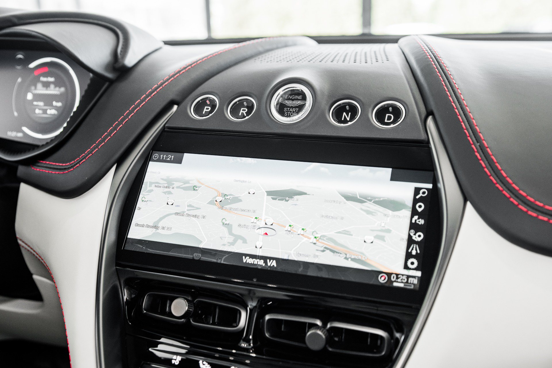 Used 2022 Aston Martin DBX AWD/4WD image 25