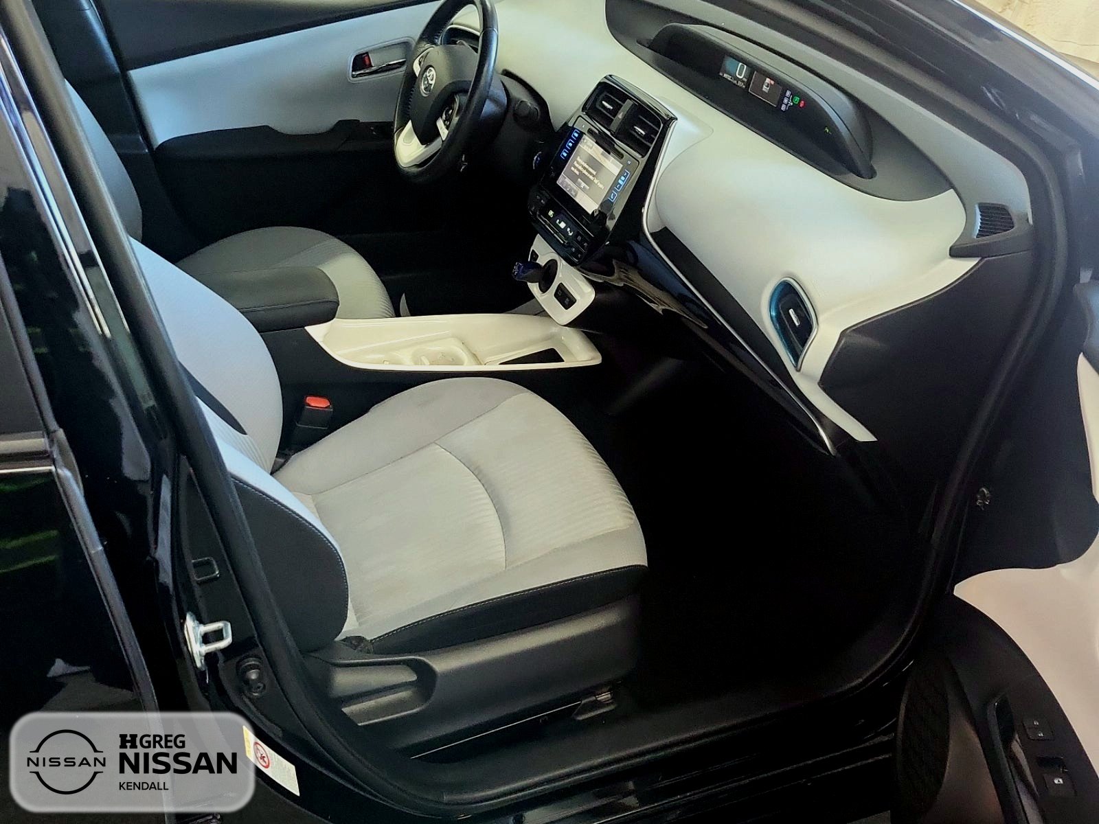 Used 2018 Toyota Prius Three image 8