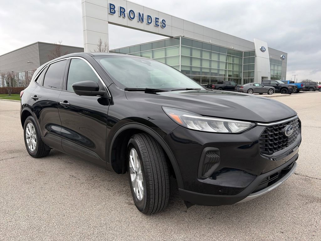 Used 2023 Ford Escape Active w/ Tech Pack #2 image 1