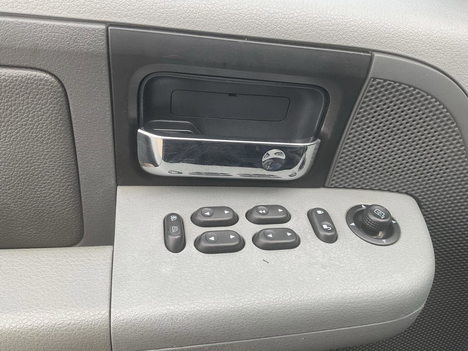 Used 2004 Ford F150 XLT image 11