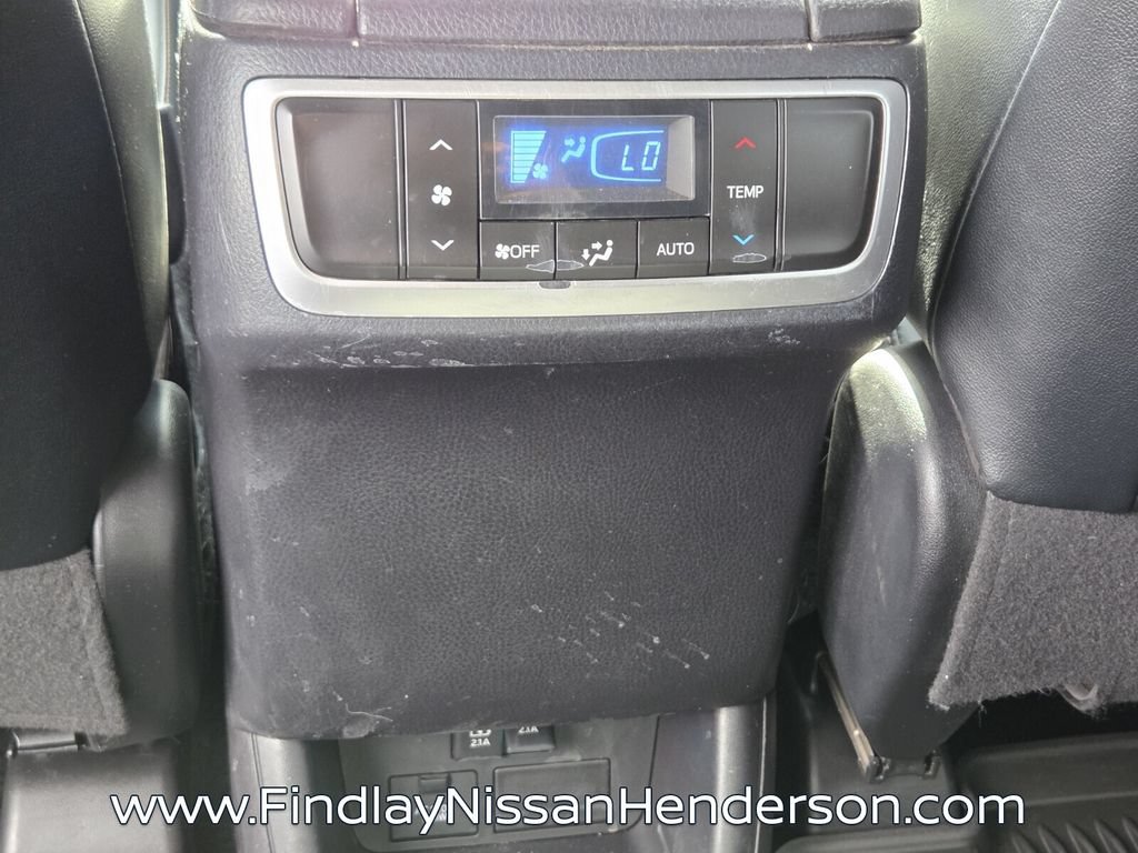 Used 2019 Toyota Highlander XLE AWD/4WD image 14
