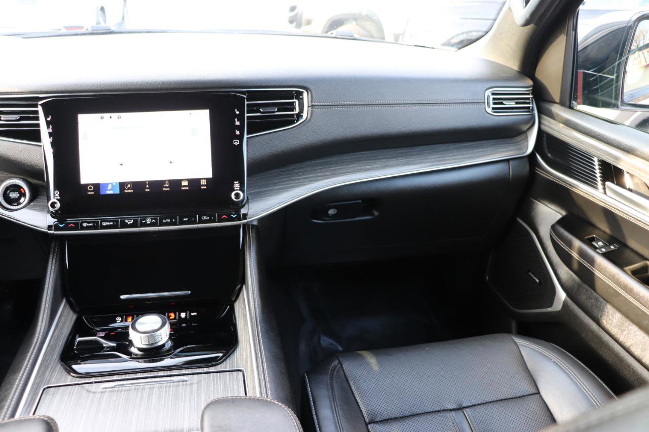 Used 2024 Jeep Wagoneer L Series II w/ Flexible Seating Group image 20