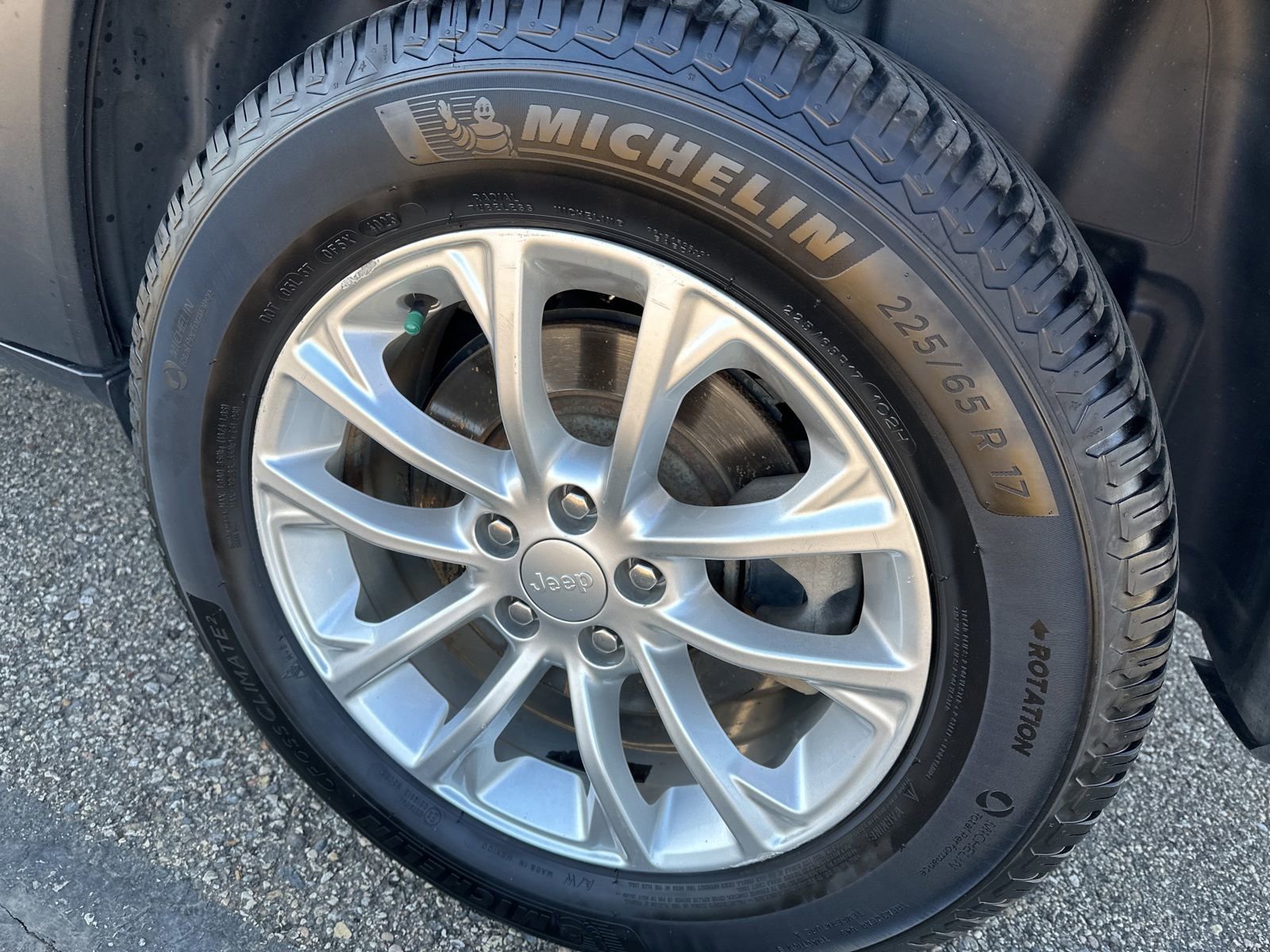 Used 2019 Jeep Cherokee Latitude w/ Cold Weather Group image 8