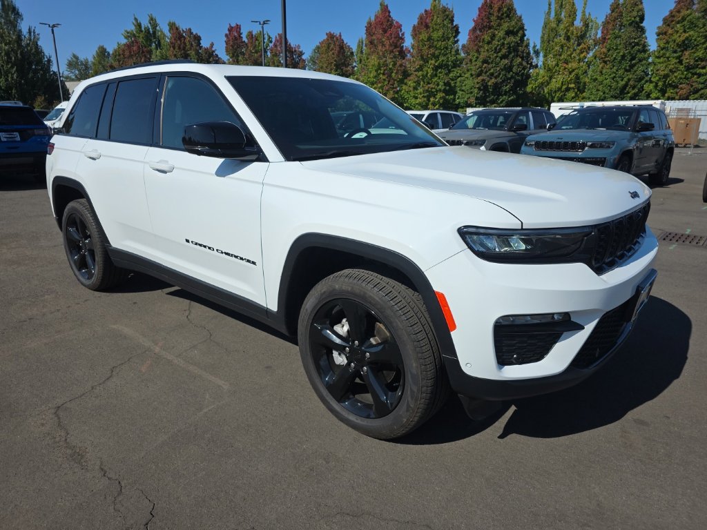 Used 2025 Jeep Grand Cherokee Limited w/ Luxury Tech Group II AWD/4WD image 7