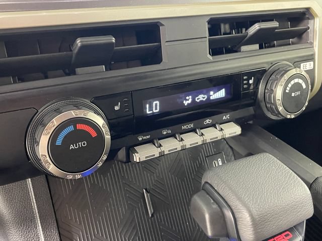 Used 2025 Toyota Tacoma TRD Sport AWD/4WD image 9