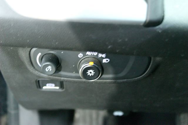 Used 2021 GMC Terrain SLE w/ Driver Convenience Package image 14