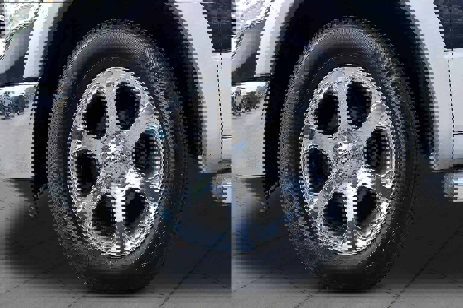 Used 2014 RAM 1500 Laramie w/ Convenience Group AWD/4WD image 11