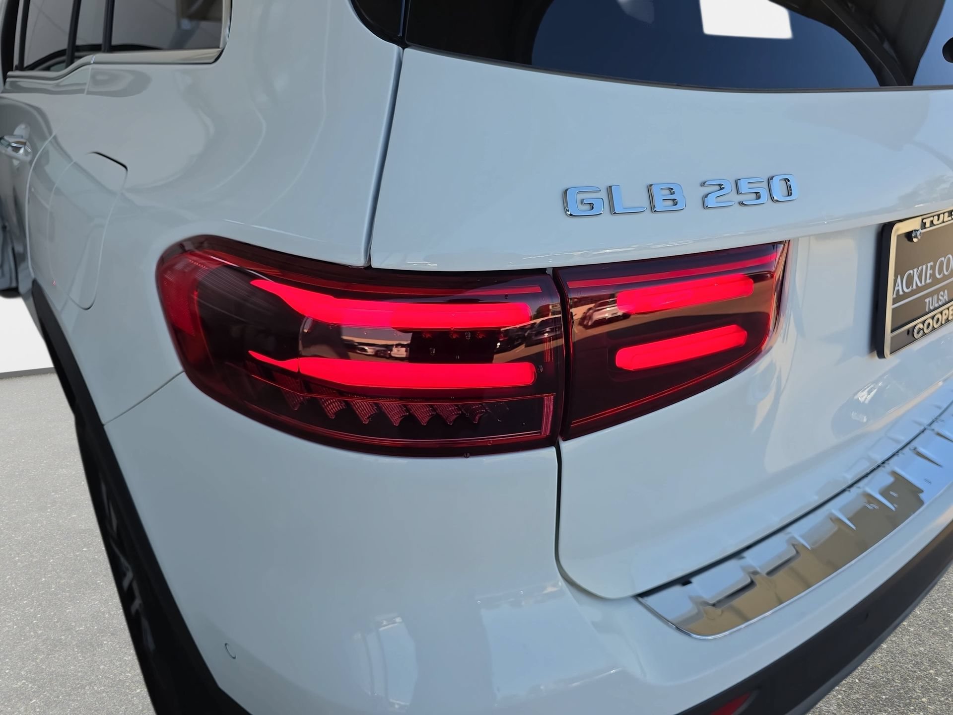 Used 2025 Mercedes-Benz GLB 250 image 32
