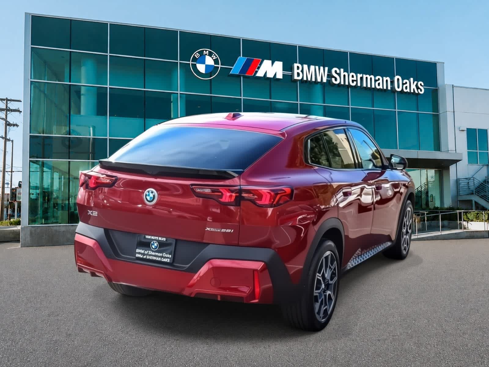 Used 2025 BMW X2 xDrive28i AWD/4WD image 4