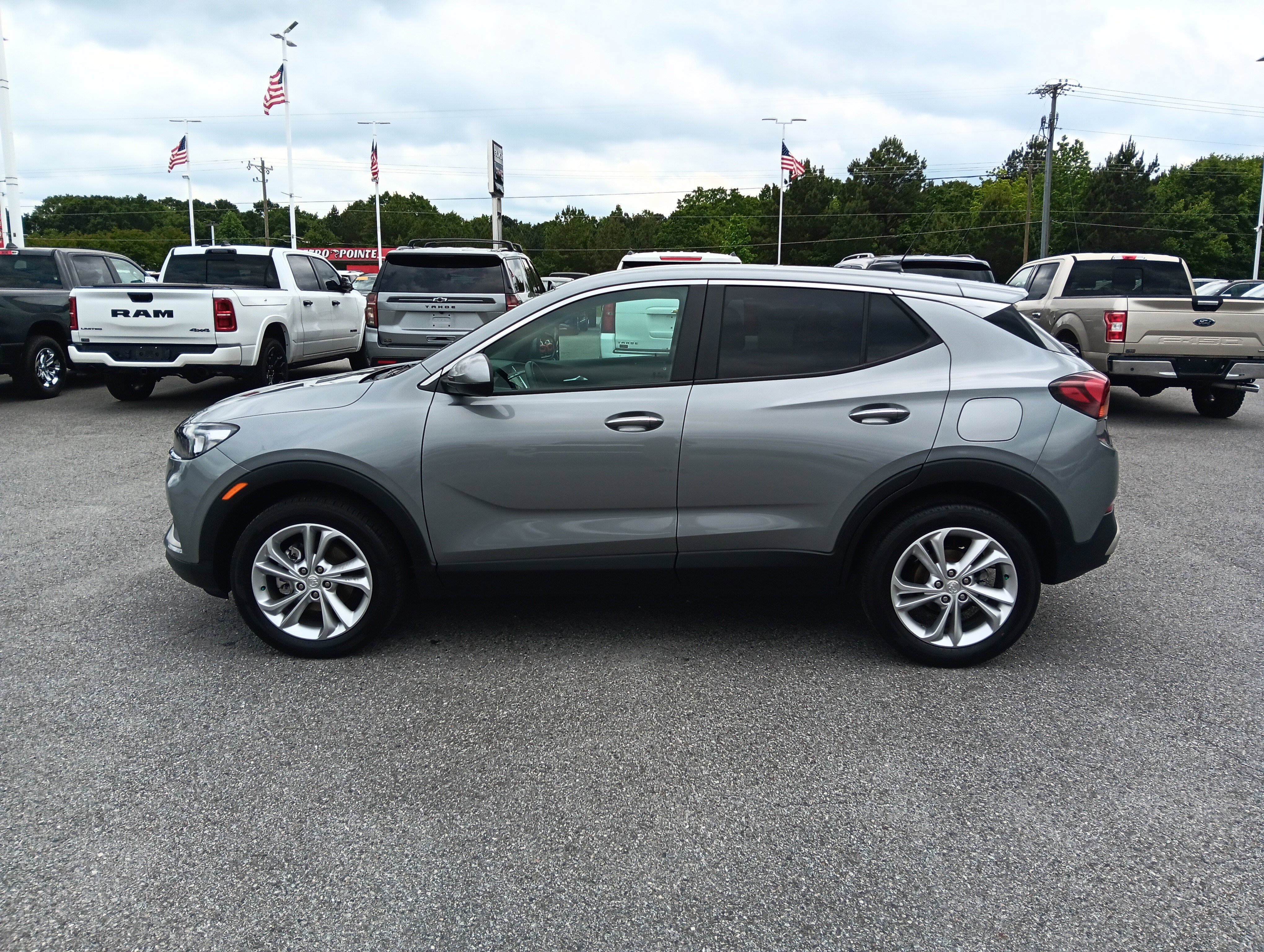 Used 2023 Buick Encore GX Preferred w/ Cold Weather Comfort Package AWD/4WD image 3