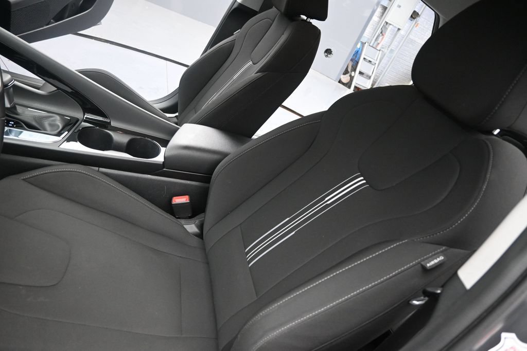 Used 2025 Hyundai Elantra SEL FWD image 9