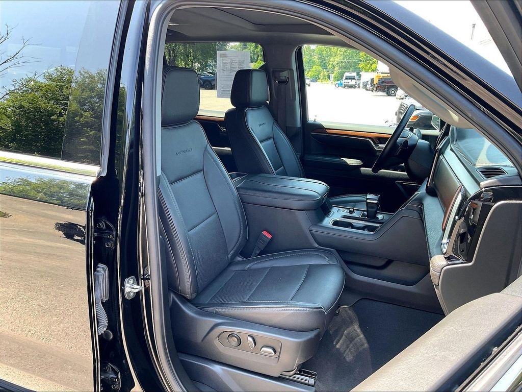 Used 2023 GMC Sierra 1500 Denali w/ Technology Package AWD/4WD image 11