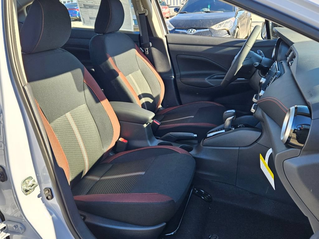 New 2025 Nissan Versa SR w/ Trunk Package FWD image 15